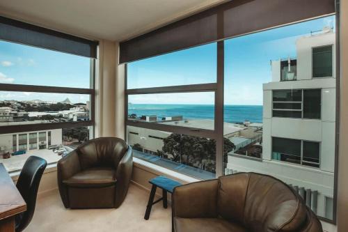 New Plymouth CBD Apartment | Liardett Penthouse - Inner city accommodation