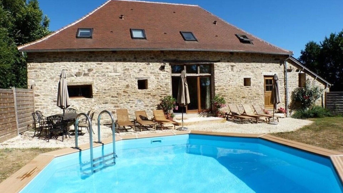 Jumilhac-le-Grand House | Liberte Barn with private heated swimming pool secure garden dog freindly