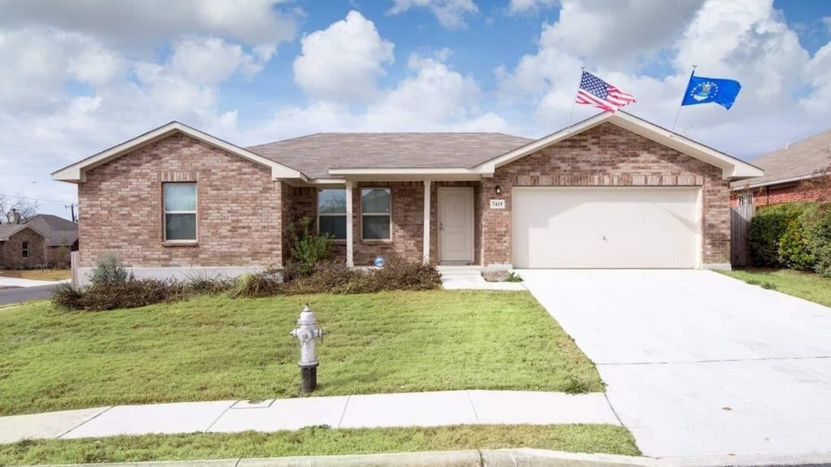 Southside House | Liberty House 4BR/2 Bath Lackland