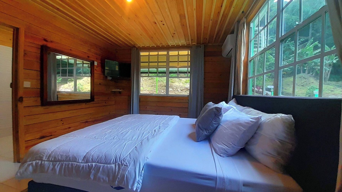 Pointe Michel Cottage | Liberty Suite Cottage 8