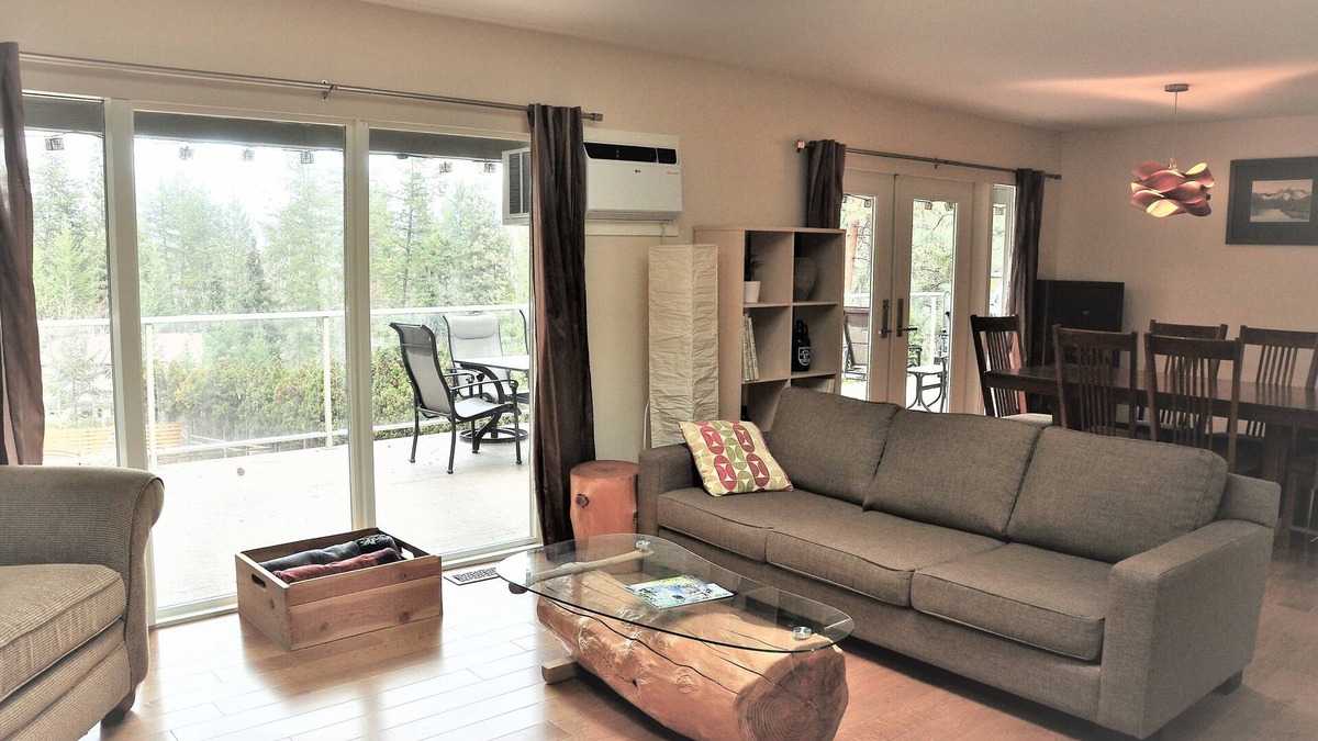 Crawford House | LICENSED! 3 Bedroom Family Home in Lower Mission
