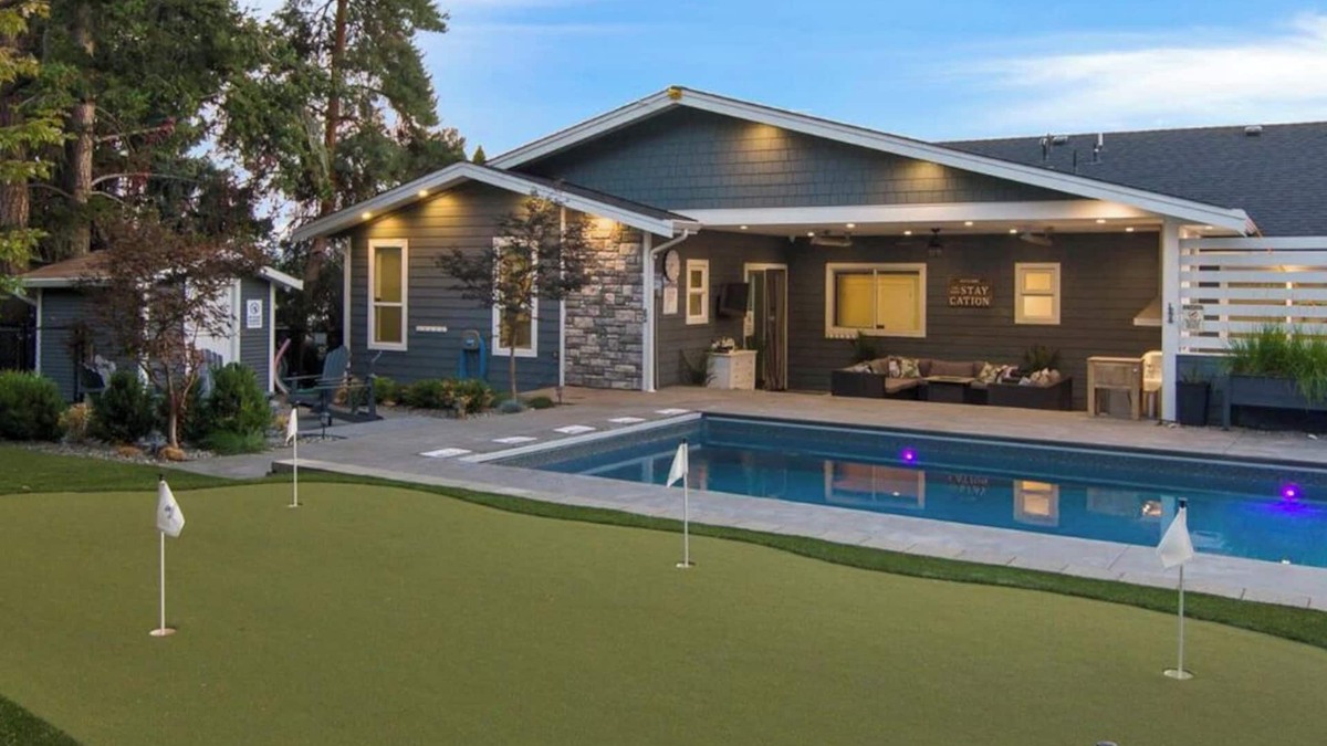 Central Okanagan House | Licensed Lakeside with Pool, 5 bath full house