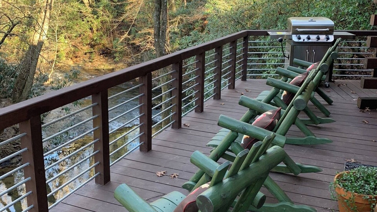 Cashes Valley House | Lickskillet Lodge 4bd/2bath ON FIGHTINGTOWN CREEK, Trout
