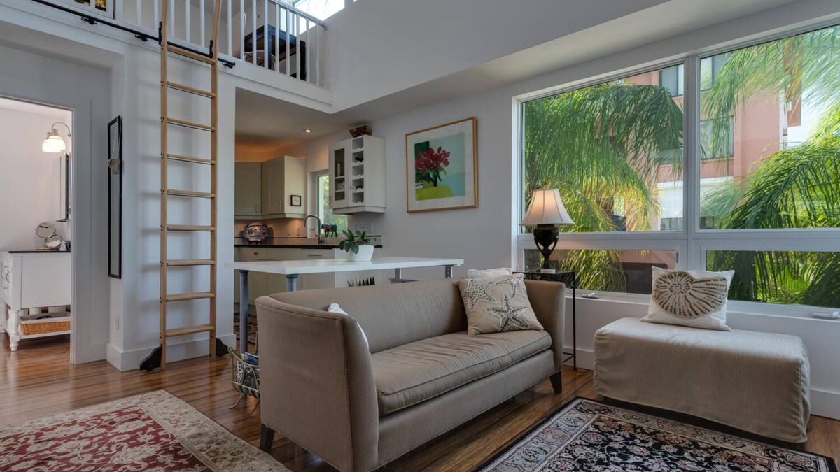 Sarasota House | Lido Beach Walk! One block to beach!