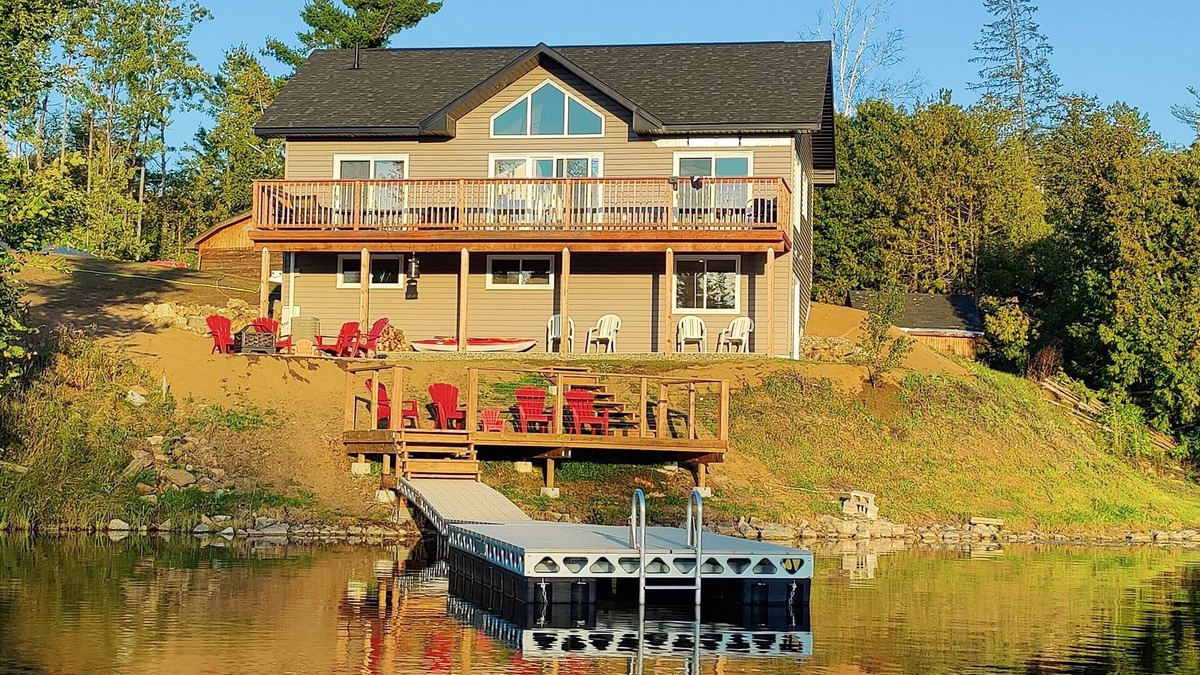 Greater Madawaska Cottage | Life is better at the lake