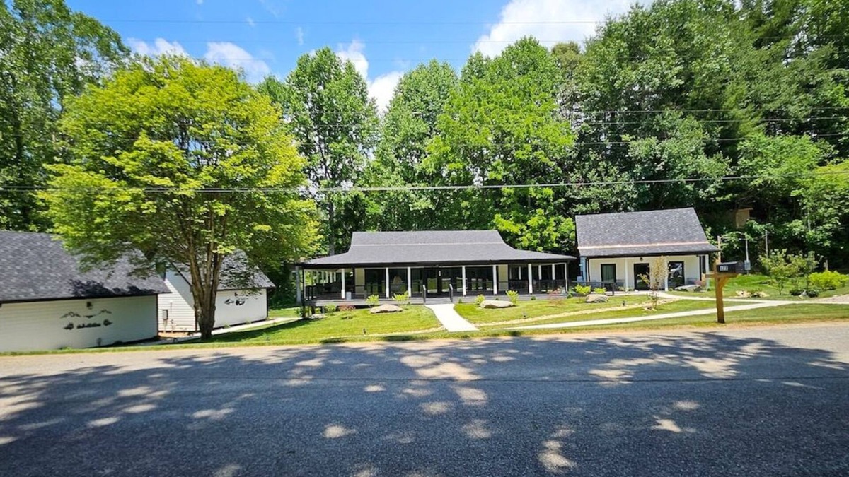 Brevard Villa | Life's Good Retreat!