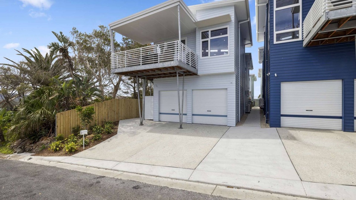 Woolgoolga House | Lifestyle, Walk to Beach, Pet-Friendly and Ocean V