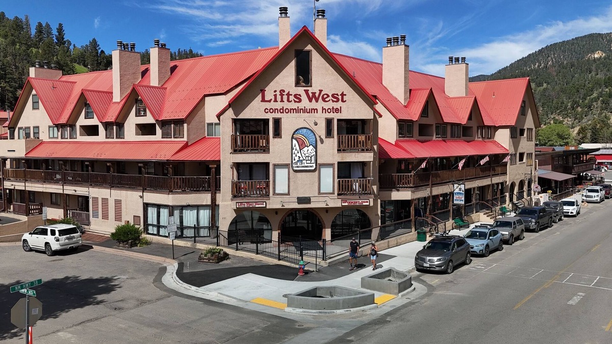 Red River Condo | "Lifts West Condo 212" In town-near Platinum chair lift-Wifi-2 level