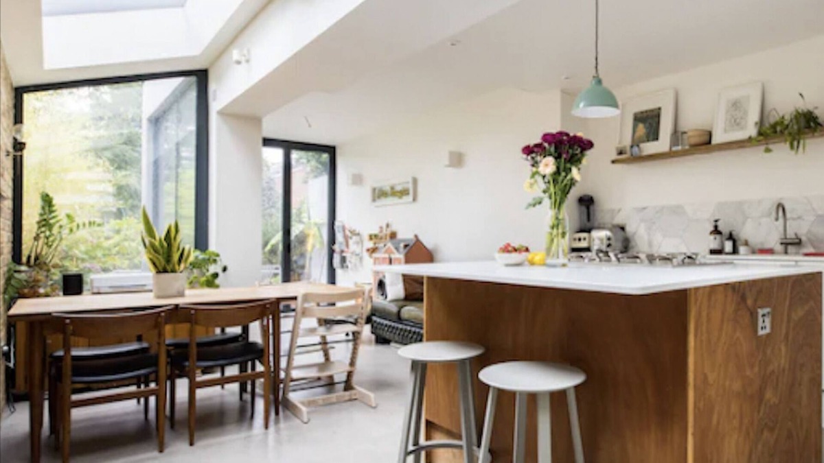 William Morris House | Light filled house five minutes from the tube, perfect for families!