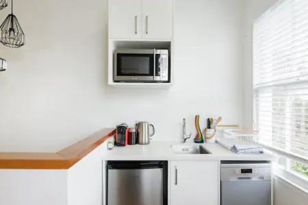 Freemans Bay Apartment | Light-filled Renovated Villa Walk to Ponsonby Road