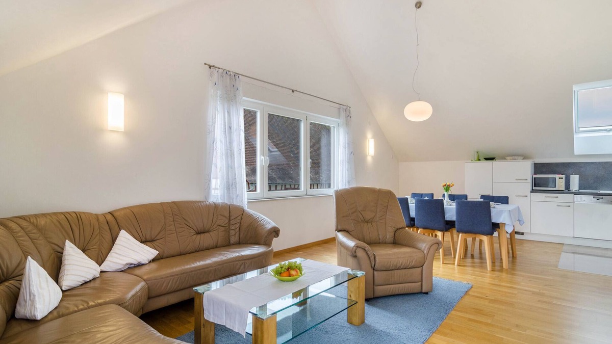Ueberlingen Apartment | Light-Flooded Holiday Apartment “Haus Buche” close to Lake Constance with Wi-Fi, Balcony & Garden; Parking Available