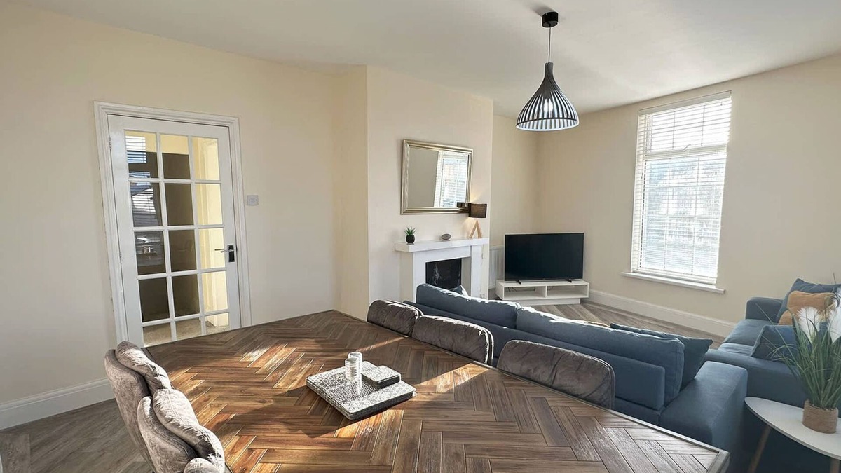 Knott End-on-Sea Apartment | Light House View Summ