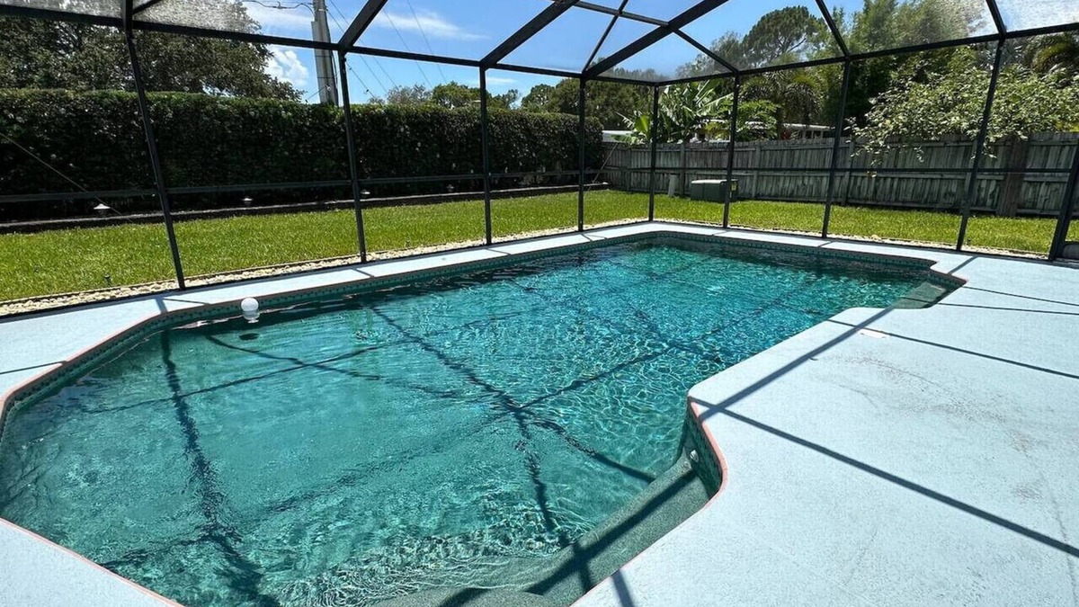 Largo Apartment | Light Sand with Heated POOL