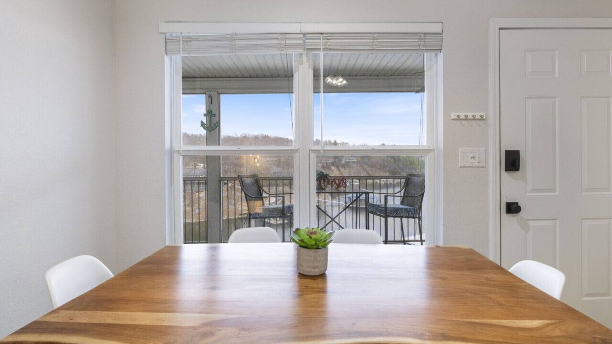 Lakeland Condo | Lighthouse Retreat – Pool, Swim Dock and More!