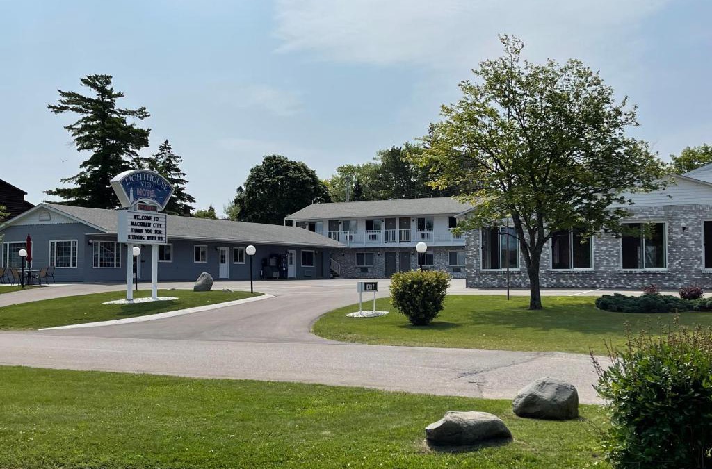 Mackinaw City Hotel | Lighthouse View Motel