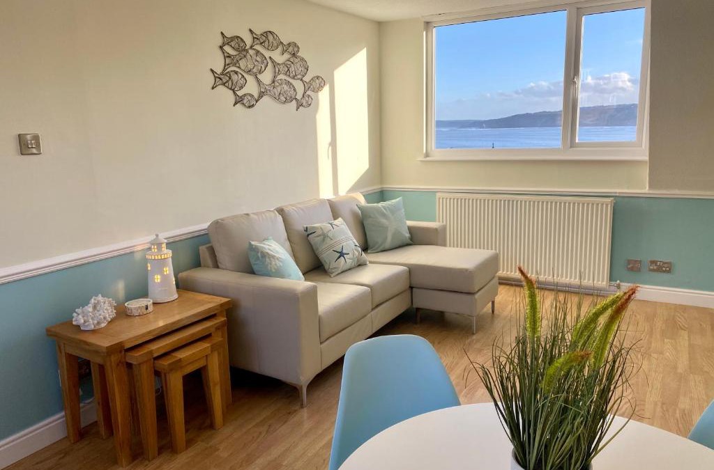 Scarborough Apartment | Lighthouse View, one min from harbour & beach