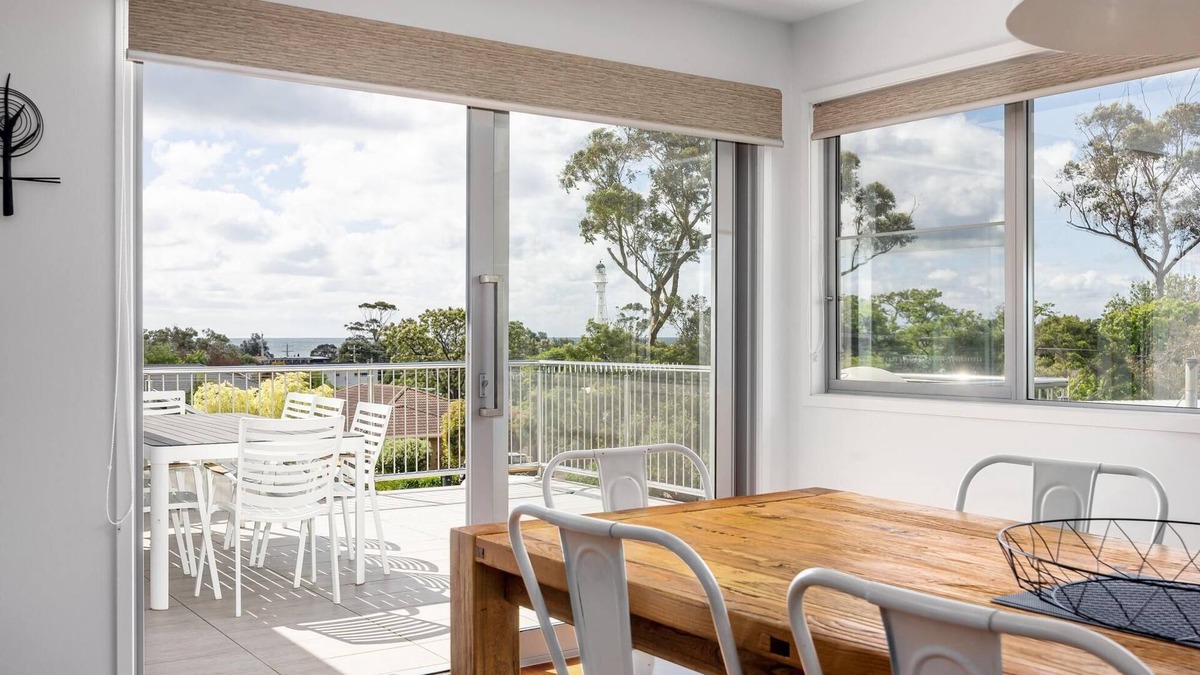 McCrae House | Lighthouse Views, McCrae - 1 NIGHT FREE!* - Stunning views of bay and lighthouse
