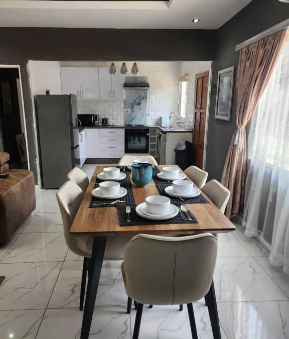 Francistown House | Lihles