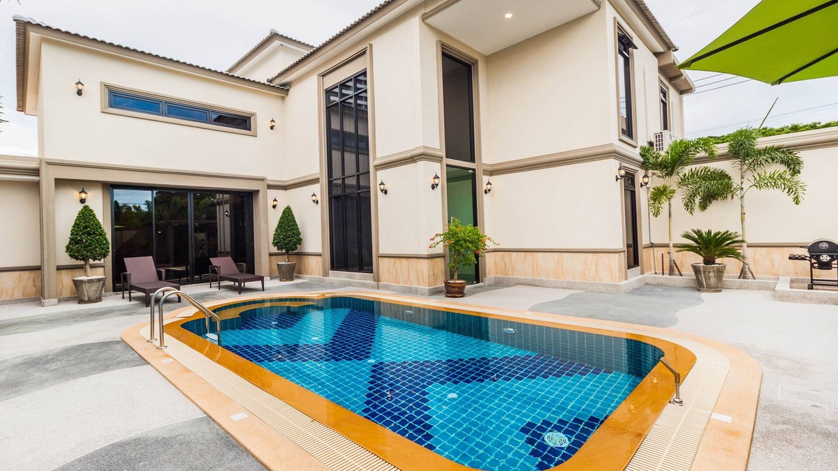 Central Pattaya Villa | Like Family-Friendly