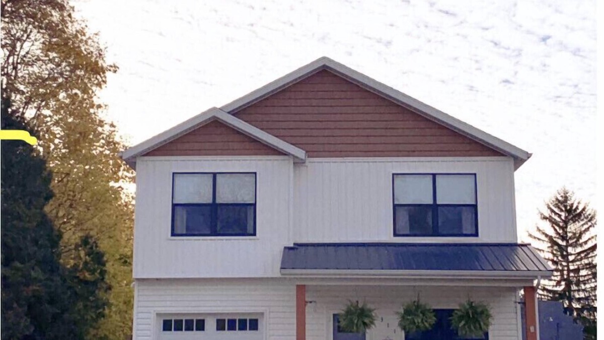 Lafayette House | Like New Home Close to Lima in Quiet Suburb Great Location