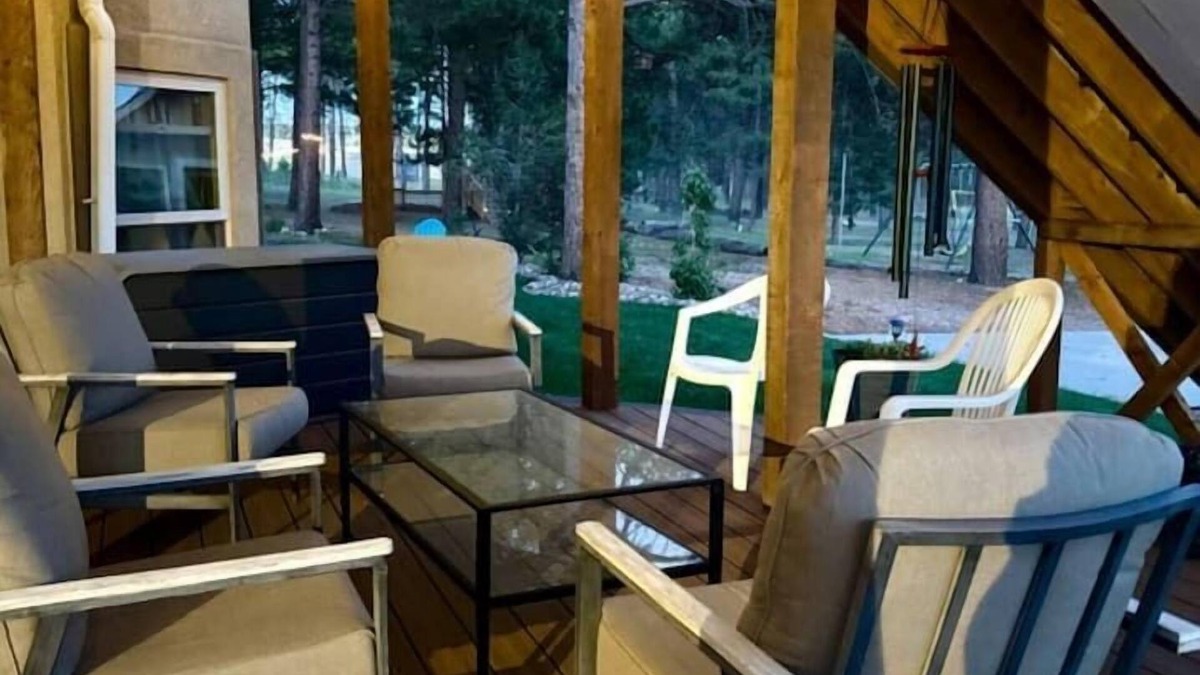 Colorado Springs House | Lil’ Breezy, 10 guests, Pickleball, Movie Theater