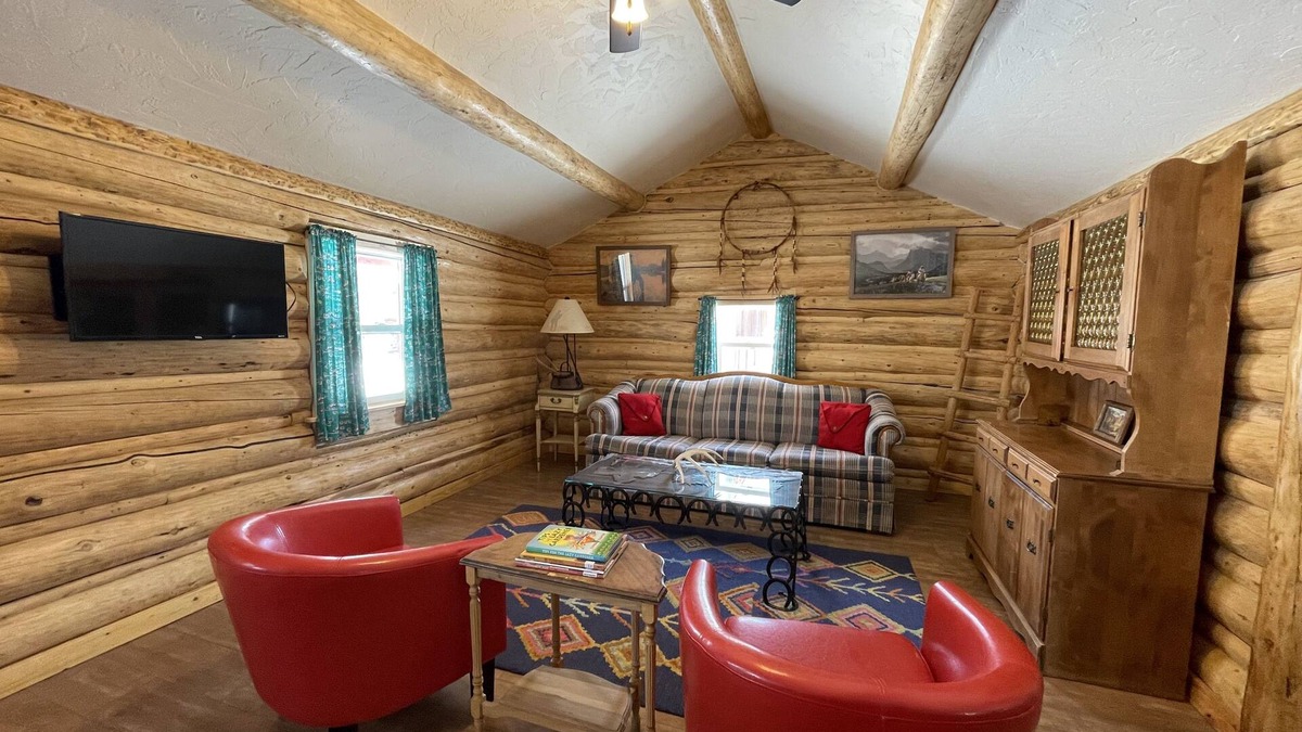 Dubois Cabin | Lil' Cabin on the Wind River - newly renovated, in town location!