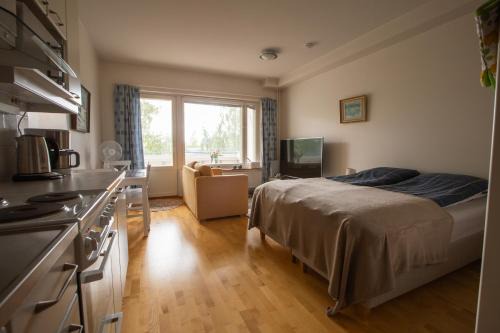 Kemi Apartment | Lil Haven Cozy Studio with Sauna, Glassed Balcony and Free Parking