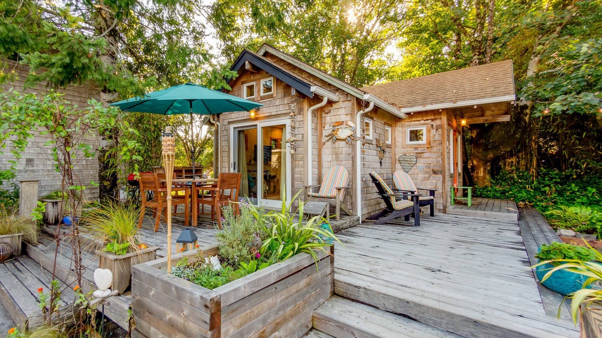 Manzanita House | Lil Love Shack-30+stay. Adorable beach house 1 1/2 blocks to beach, Dog ok