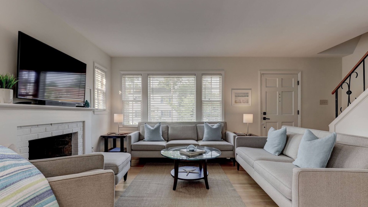 North Ridge House | Lilac House, Alexandria City, 4 bedrooms, 10 mins to downtown DC.
