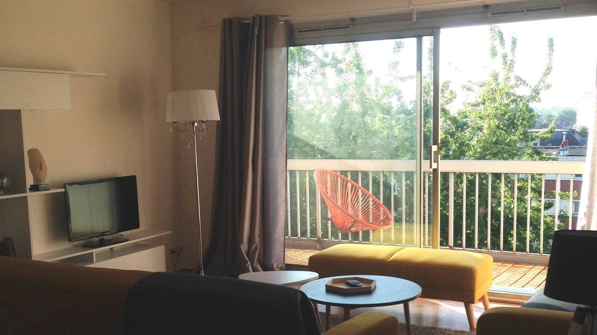 Saint-Maurice Pellevoisin Apartment | Lille: apartment, 80m², 2 bedrooms, bright, quiet, parking and garage