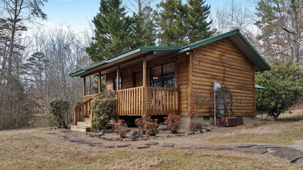 Sevierville Cabin | Lilly Cabin Near Pigeon Forge For Couples!