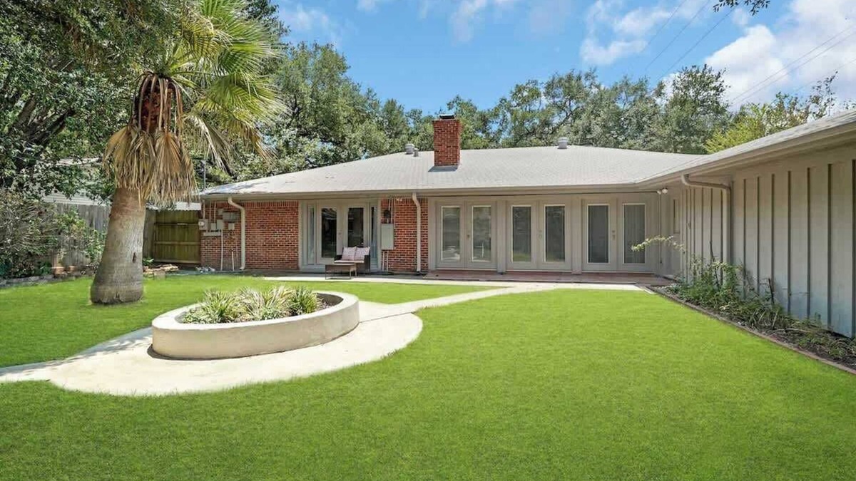 Houston House | Lilly’s Maison #7 Medical Center/Galleria/NRG