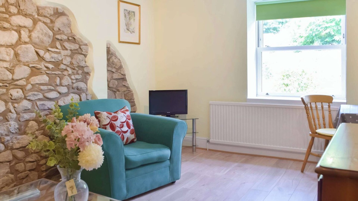 Llanfynydd Cottage | Lily of the Valley - UK47133