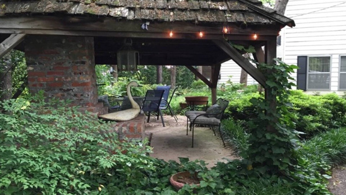 Carter Riverside House | Lily of the Valley Room