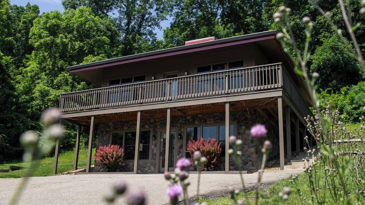 Logan Cabin | Lily Pad - Hosted by The Chalets