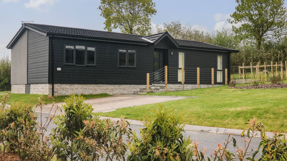 Lifton Cottage | LILY, pet friendly, with hot tub in Ashwater