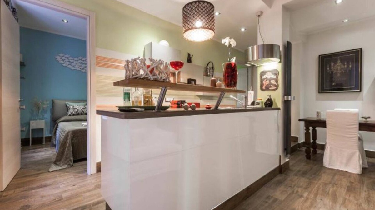 San Teodoro Apartment | LILY'S: TERRACE, NEAR DOWTOWN AND HARBOR, FREE PARK