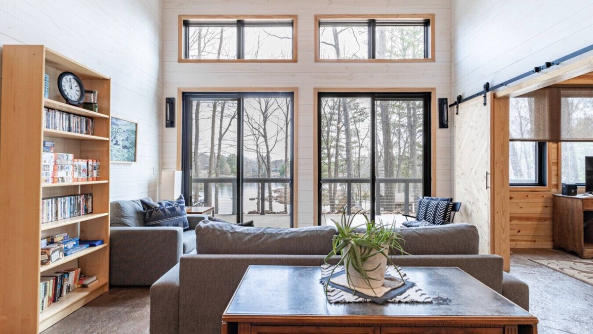Hayward Cabin | Lilypad Lake House - Nelson Lake - Dog Friendly - Trail Access