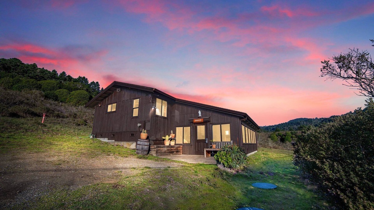 Point Reyes Station Cabin | Limantour Lodge-Bunkhouse- Great for groups!