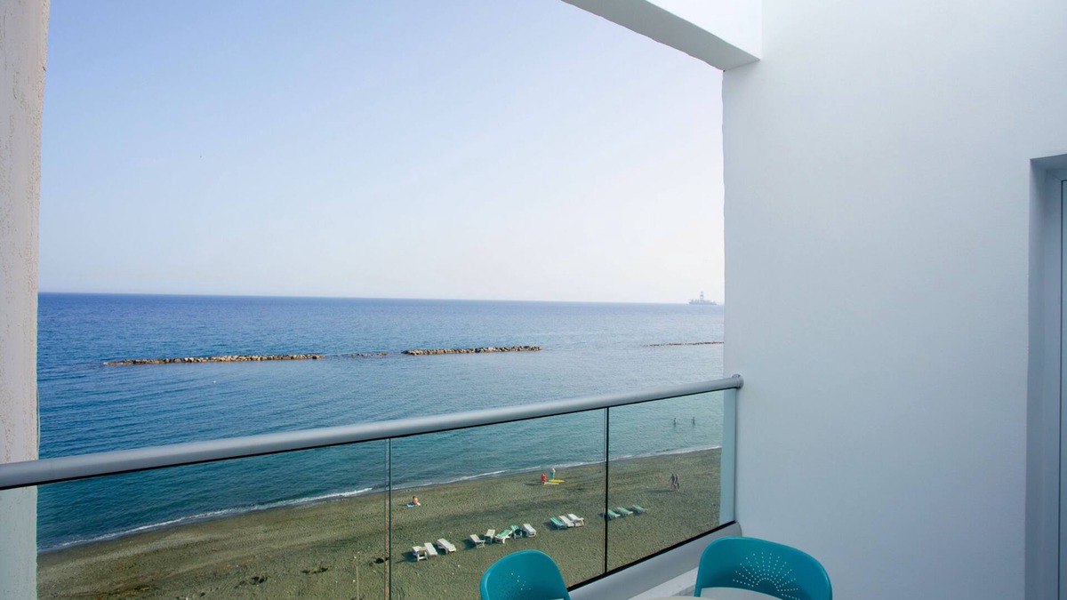 Agios Tychon Apartment | Limassol on the Beach Apartment
