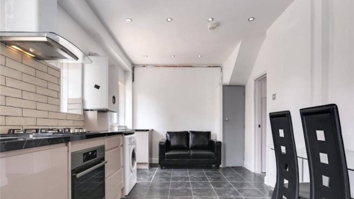 Tower Hamlets House | Limehouse Townhomes Modern 4 bedroom 3-bathroom Townhome with a Private Garden
