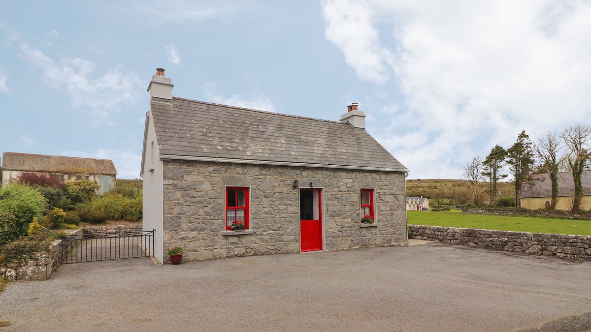 Ennis Cottage | LIMESTONE COTTAGE, family friendly in Carron, County Clare