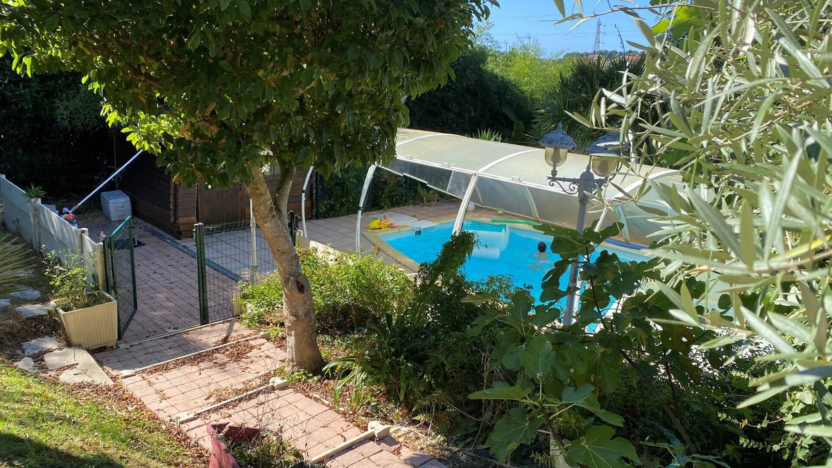 Arcangues Apartment | Limite Biarritz Garden level of a pleasant house (dead end) heated swimming pool