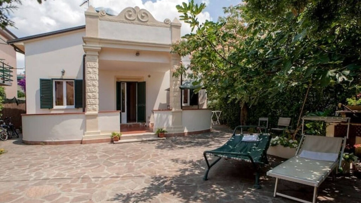 Marina di Cecina House | LINA COTTAGE 300 MT FROM THE SEA AND A FEW STEPS FROM THE PINE FOREST
