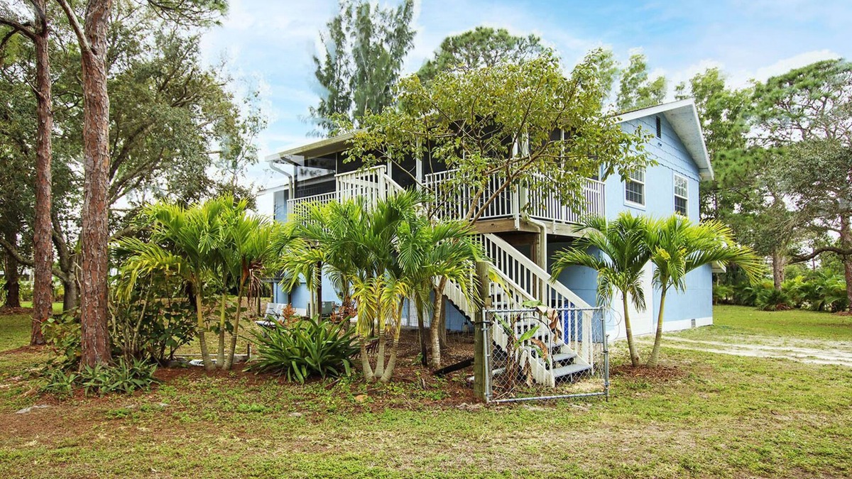 Saint James City House | Lina`s Tropical Retreat Down