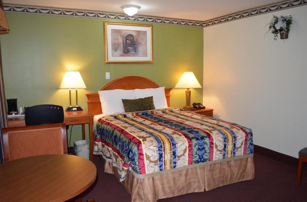 Sturgeon Falls Hotel | Lincoln Motel