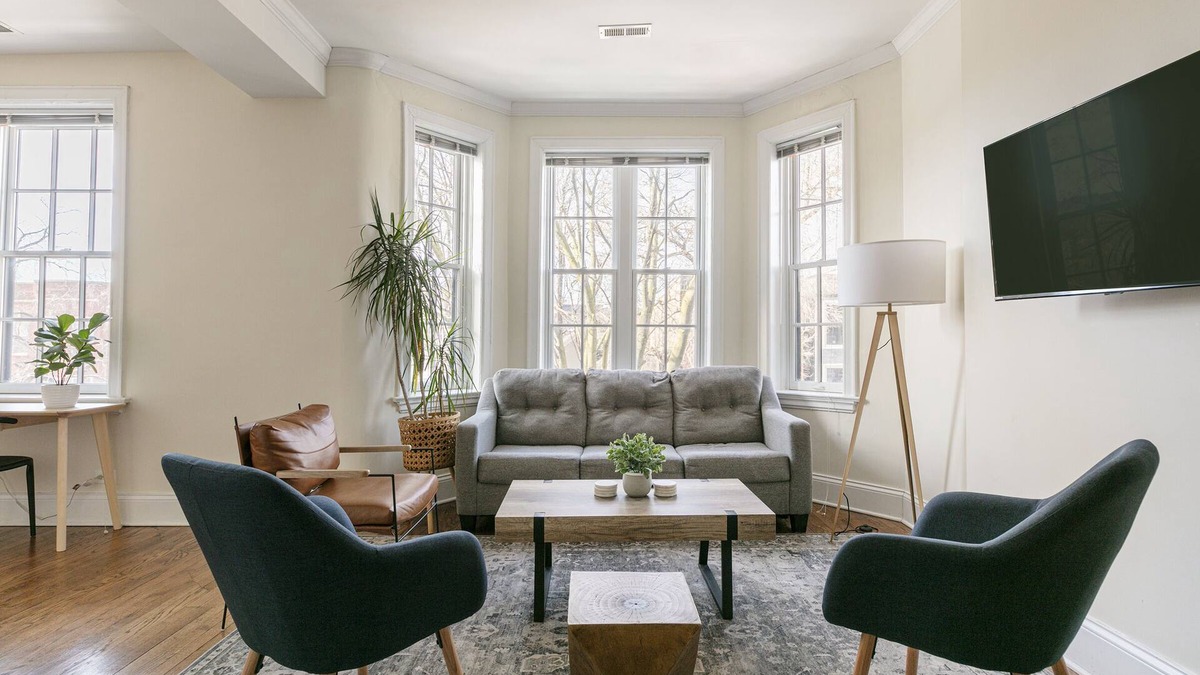 Sheffield and DePaul Apartment | Lincoln Park Charm Near Everything + On site Parking Spot Included