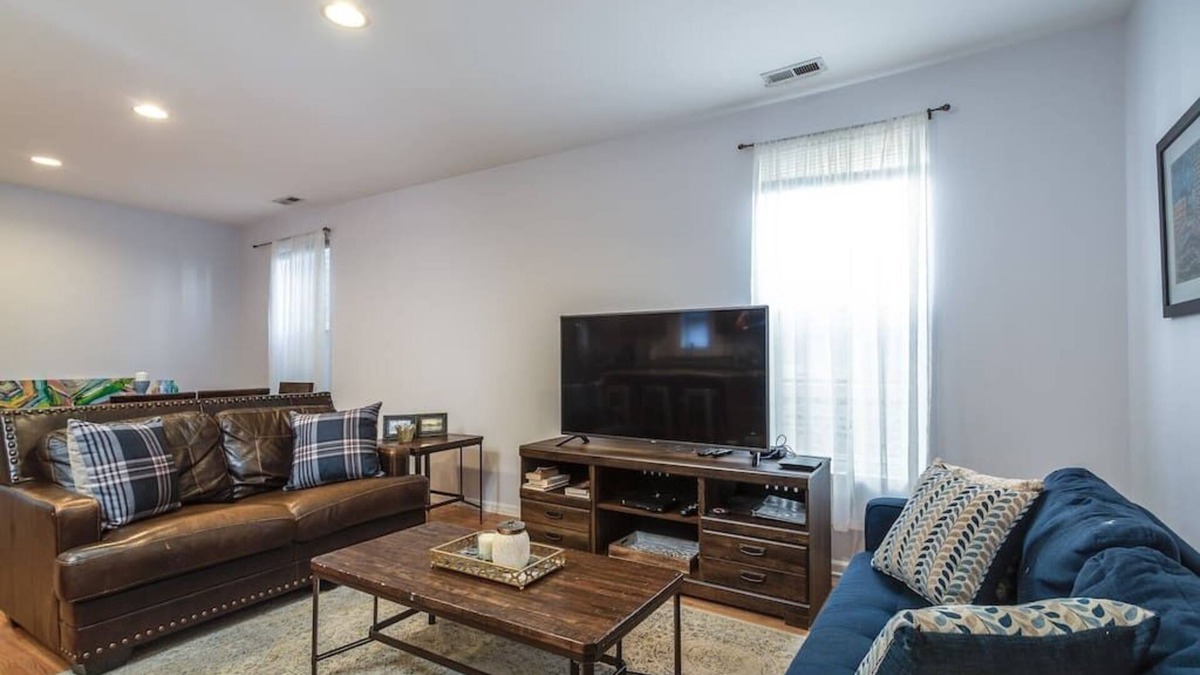 Wrightwood Neighbors Hotel | Lincoln Park Living - Suite 2!