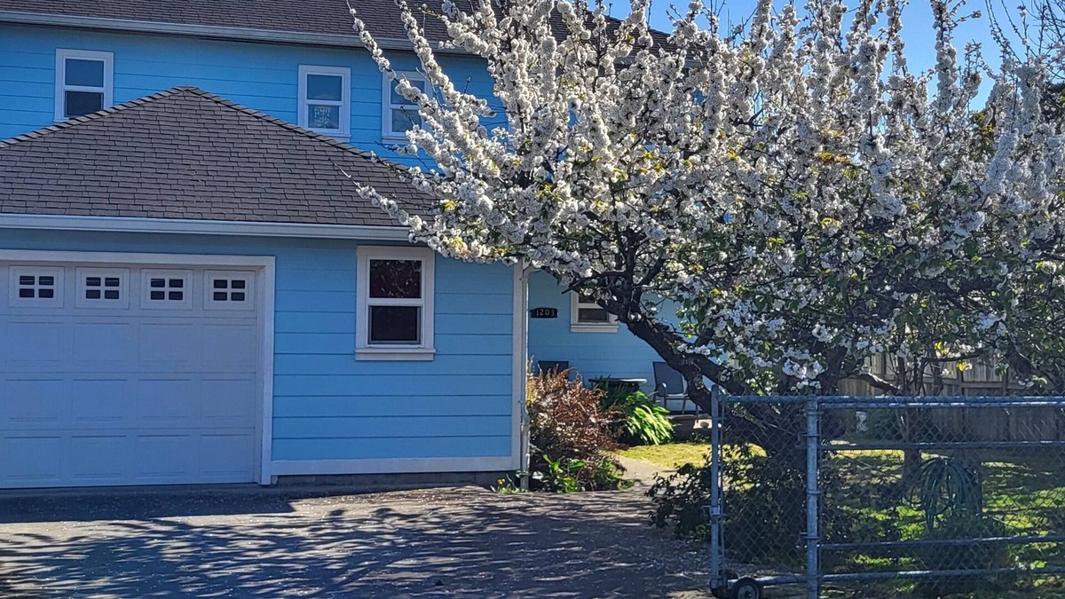 Arcata House | Lincoln & Sunset Townhouse
