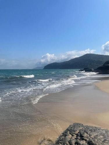 Praia de Santiago House | Linda Casa em uma linda praia - Santiago/Maresias